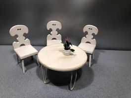 P`stube Möbel: Tisch mit 3 Stühlen weiss Landhausstil + Zub.